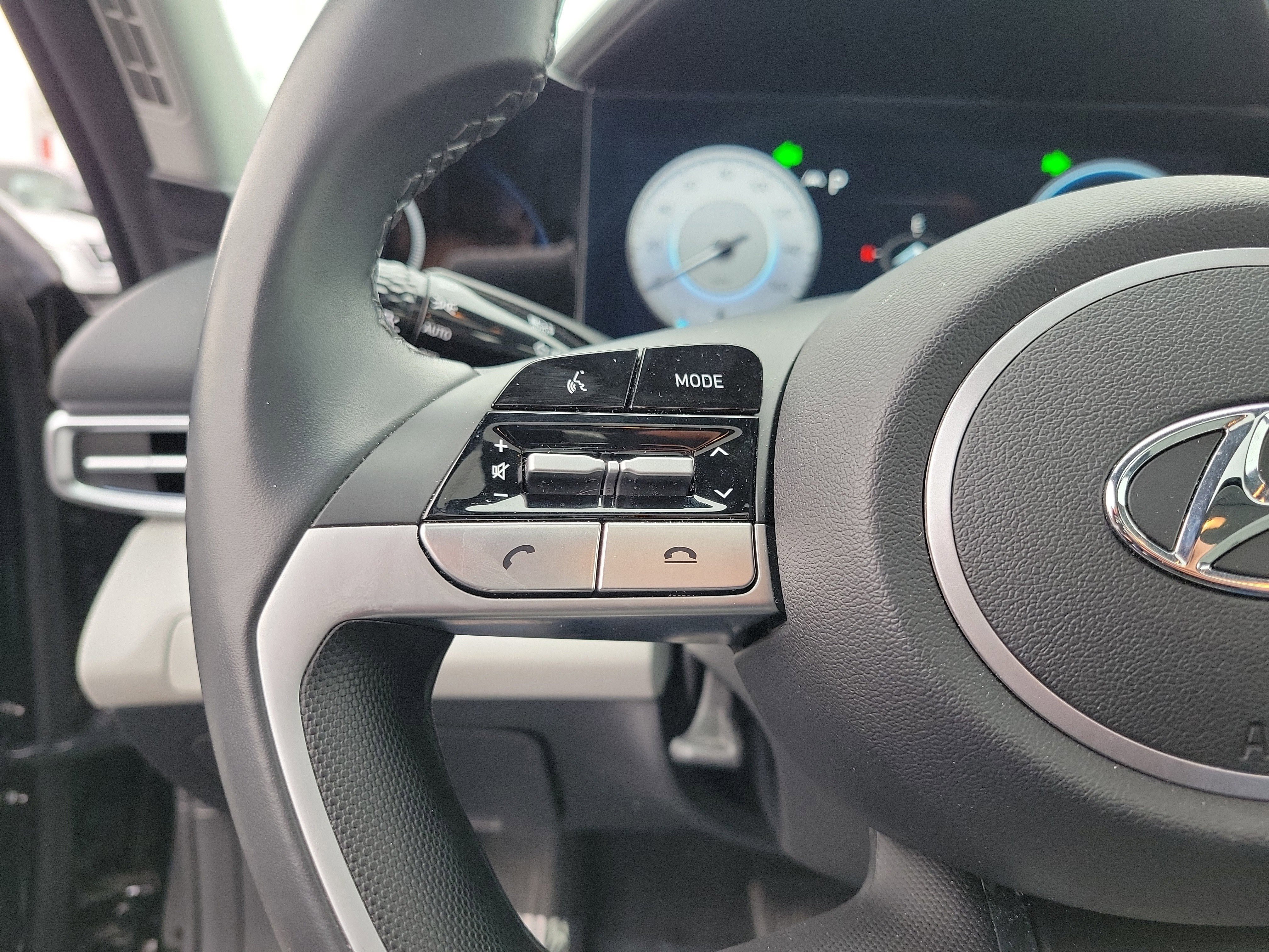 Used 2023 Hyundai Elantra Limited w/ Cargo Package image 23