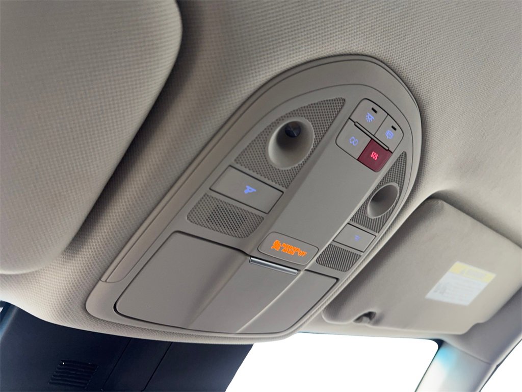 Used 2025 Genesis G70 2.5T image 74