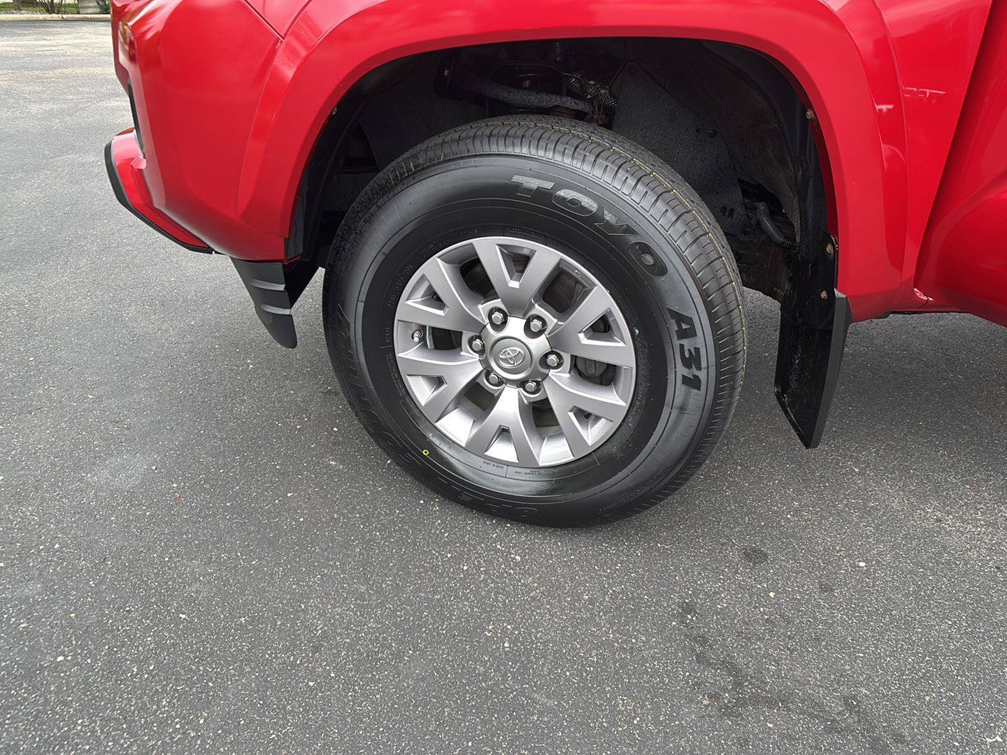 Used 2016 Toyota Tacoma SR5 w/ SR5 Appearance Package (SN) AWD/4WD image 5
