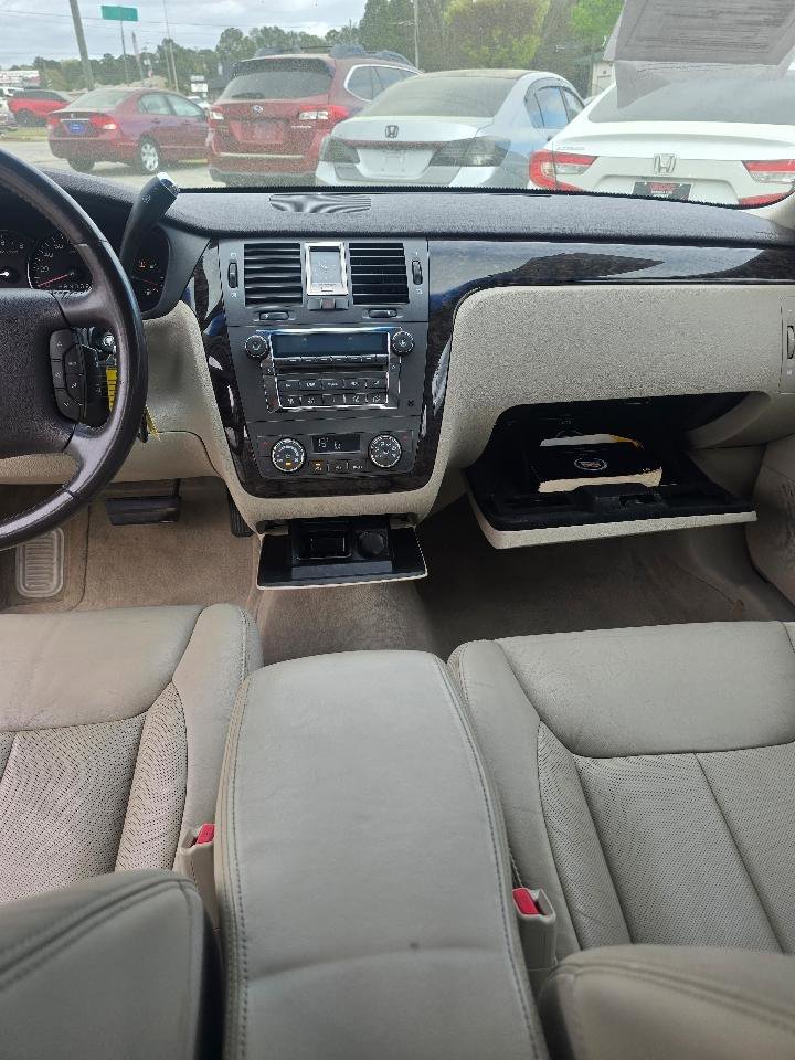 Used 2008 Cadillac DTS Luxury II w/ Trunk Convenience Package FWD image 19