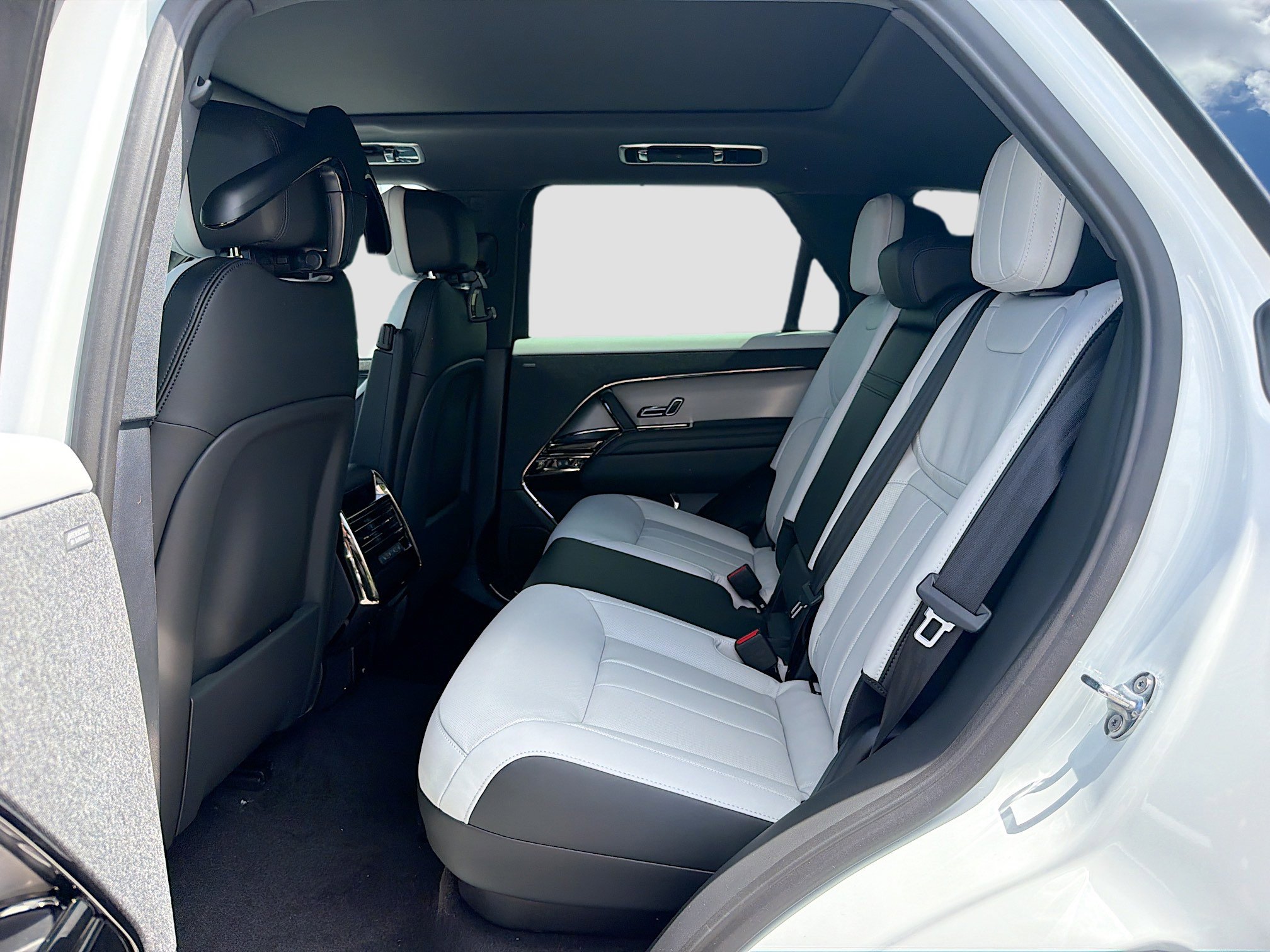 New 2026 Land Rover Range Rover Sport Dynamic SE AWD/4WD image 22