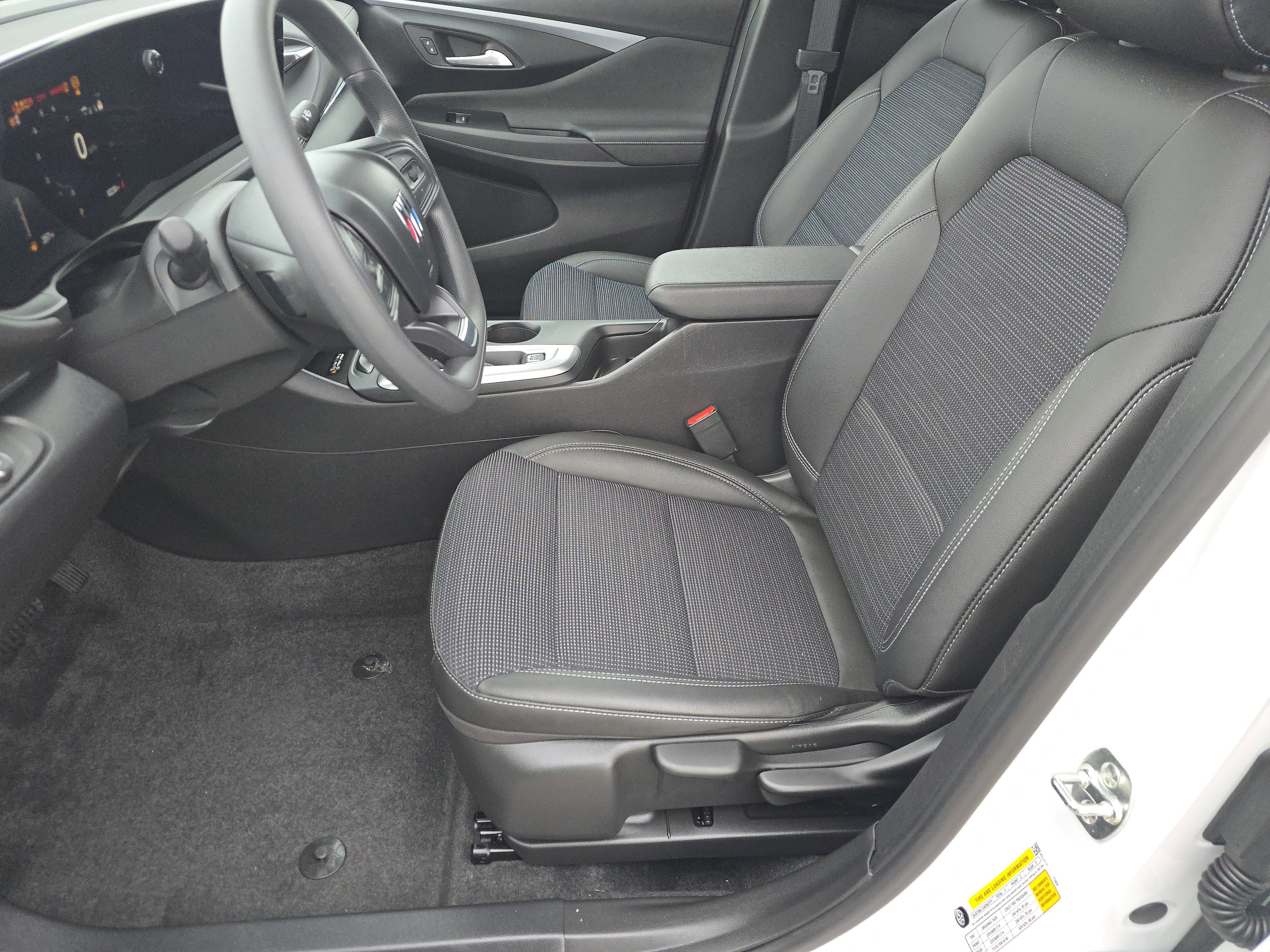 Used 2025 Buick Envista Preferred w/ Convenience II Package image 15