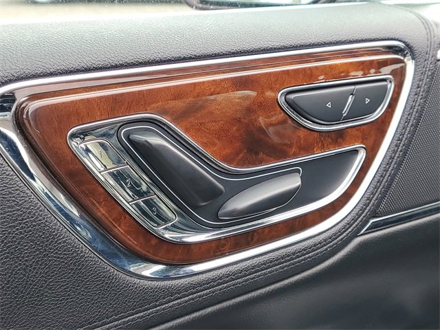 Used 2019 Lincoln Continental Premiere image 11