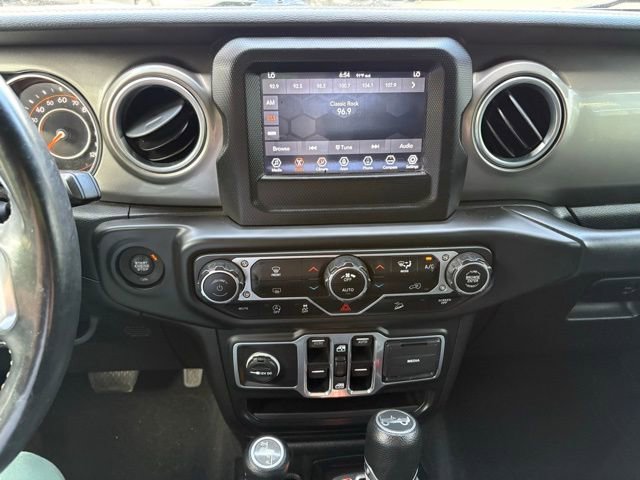 Used 2018 Jeep Wrangler Unlimited Sahara w/ LED Lighting Group AWD/4WD image 17
