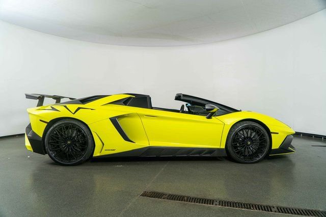 Used 2017 Lamborghini Aventador LP 750-4 Superveloce image 9