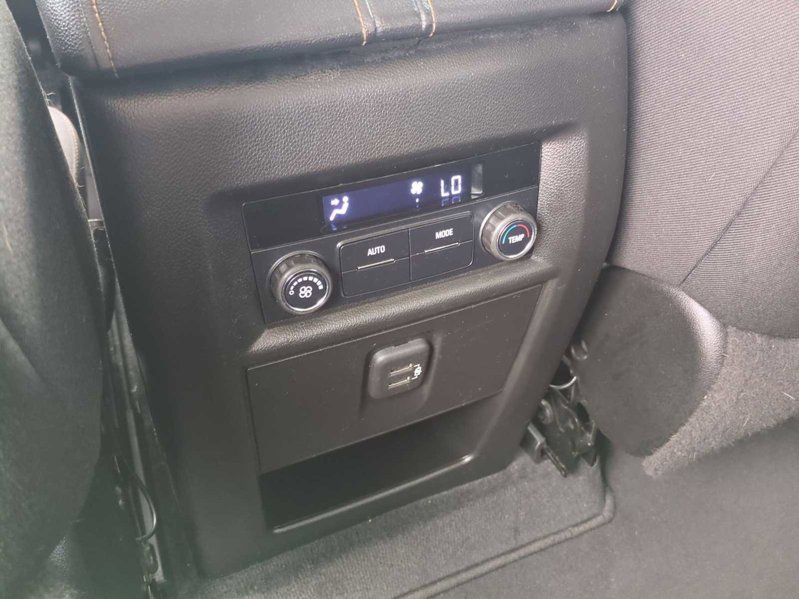 Used 2021 Chevrolet Traverse LT FWD image 21