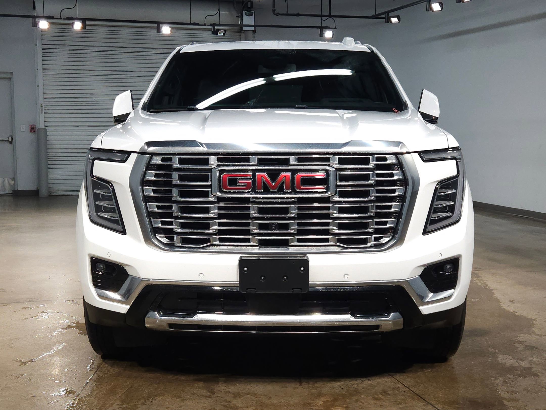 Used 2025 GMC Yukon XL Denali AWD/4WD image 2