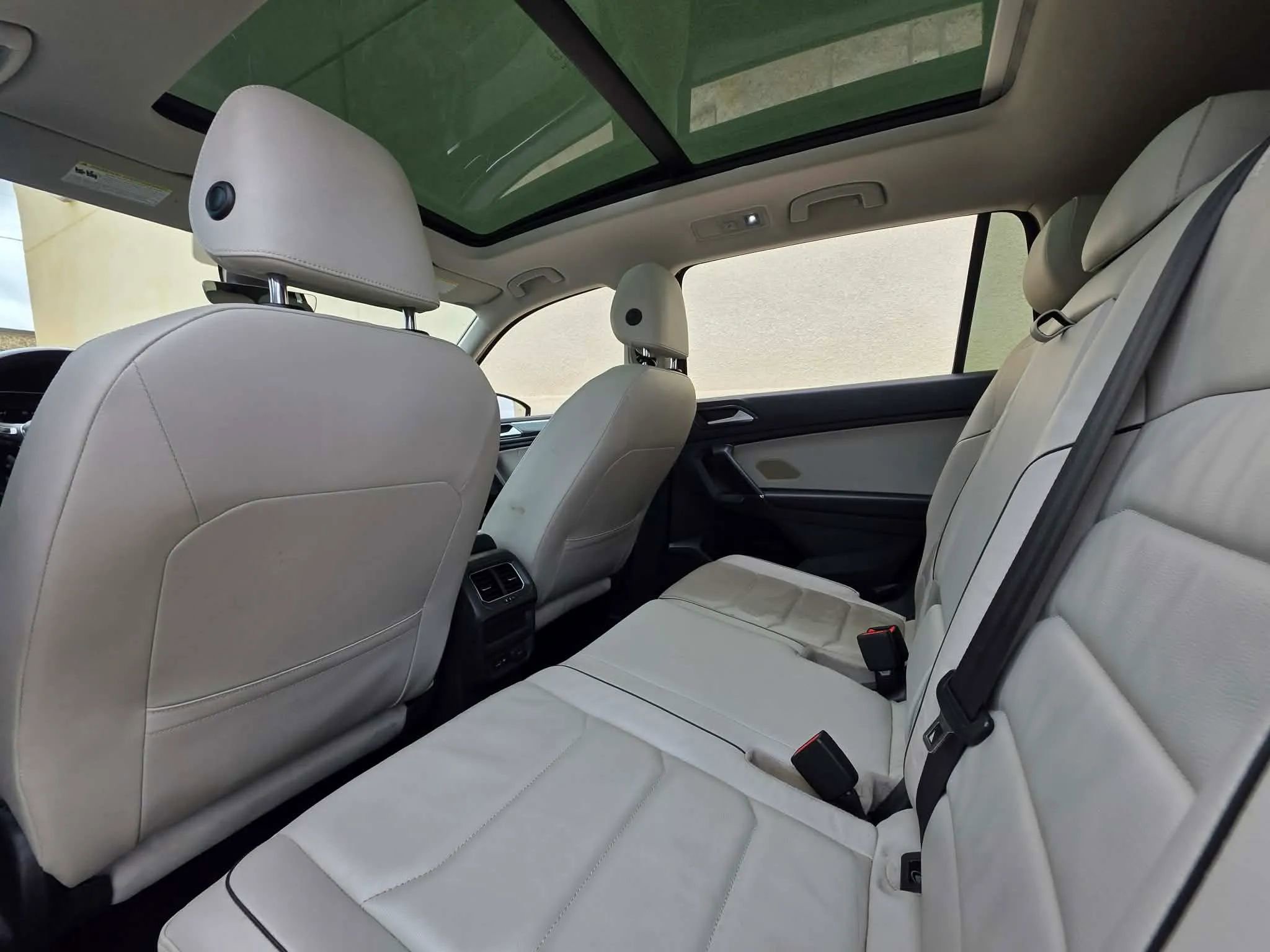 Used 2018 Volkswagen Tiguan SEL Premium image 13