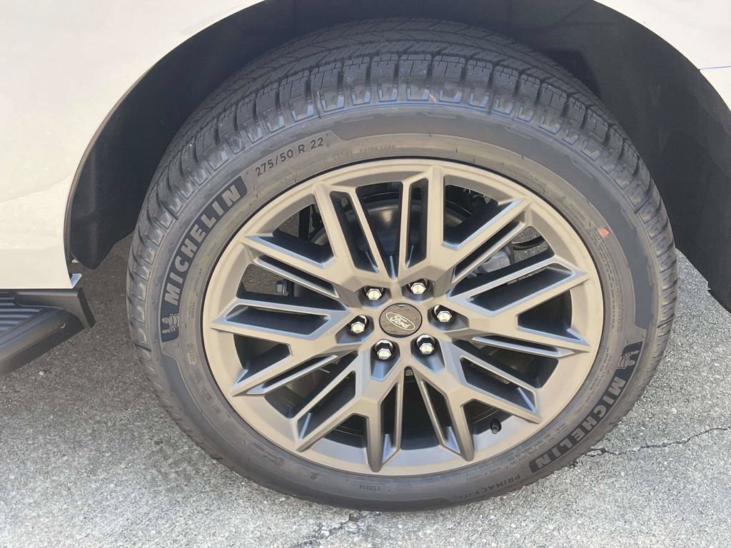 New 2026 Ford Expedition Platinum w/ Stealth Appearance Package AWD/4WD image 9
