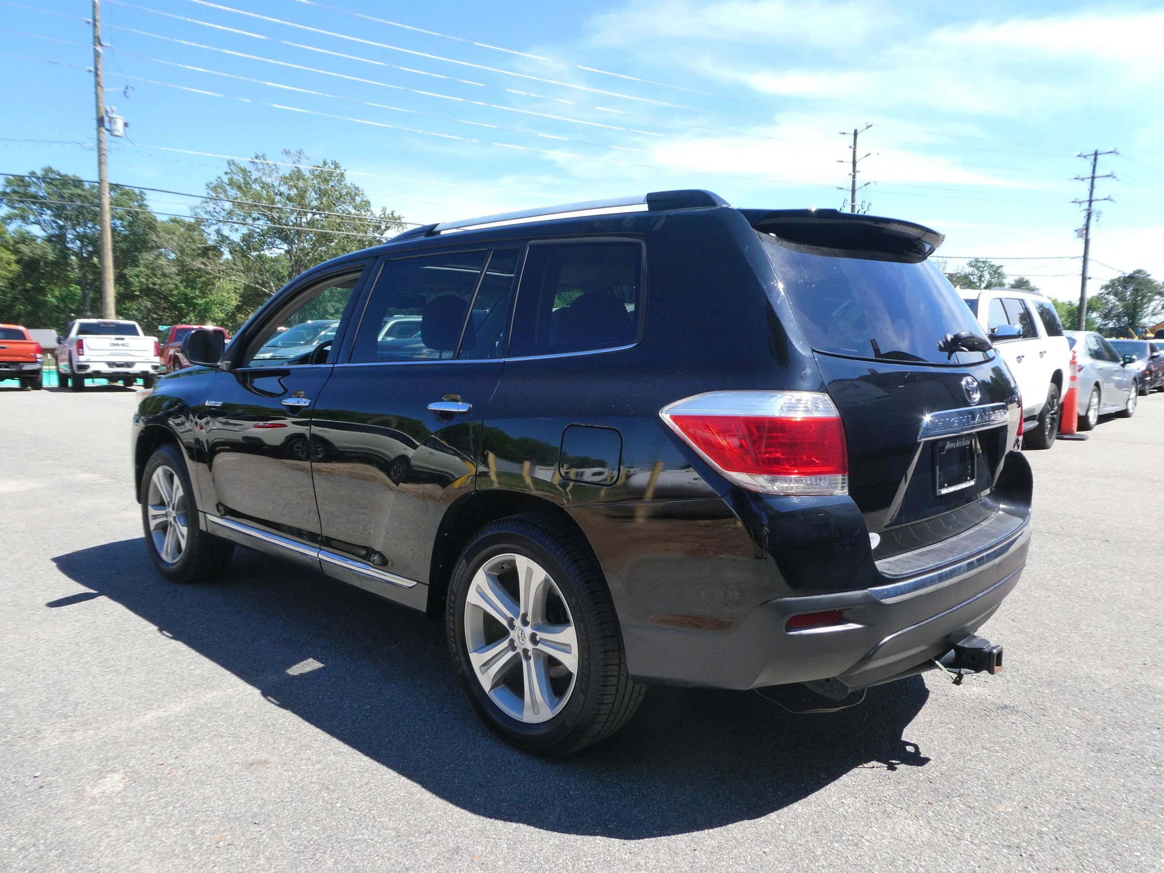 Used 2012 Toyota Highlander Limited w/ Tow Pkg FWD image 7