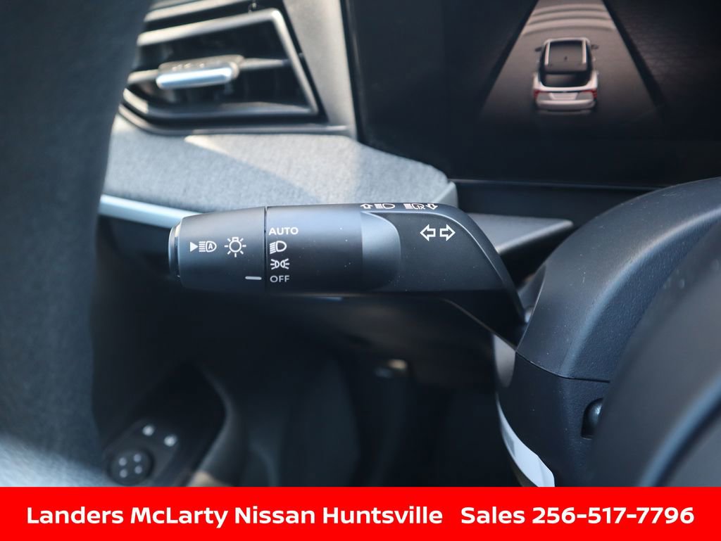 Used 2025 Nissan Kicks SV image 24