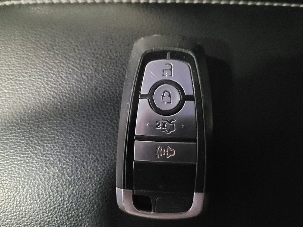 Used 2020 Ford Fusion SE FWD image 32