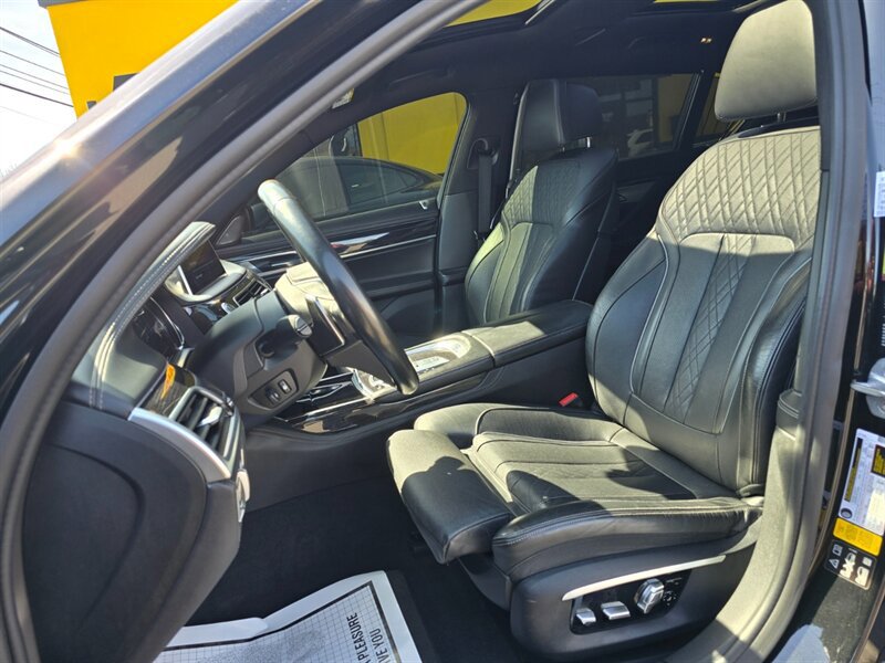 Used 2016 BMW 750i xDrive AWD/4WD image 16
