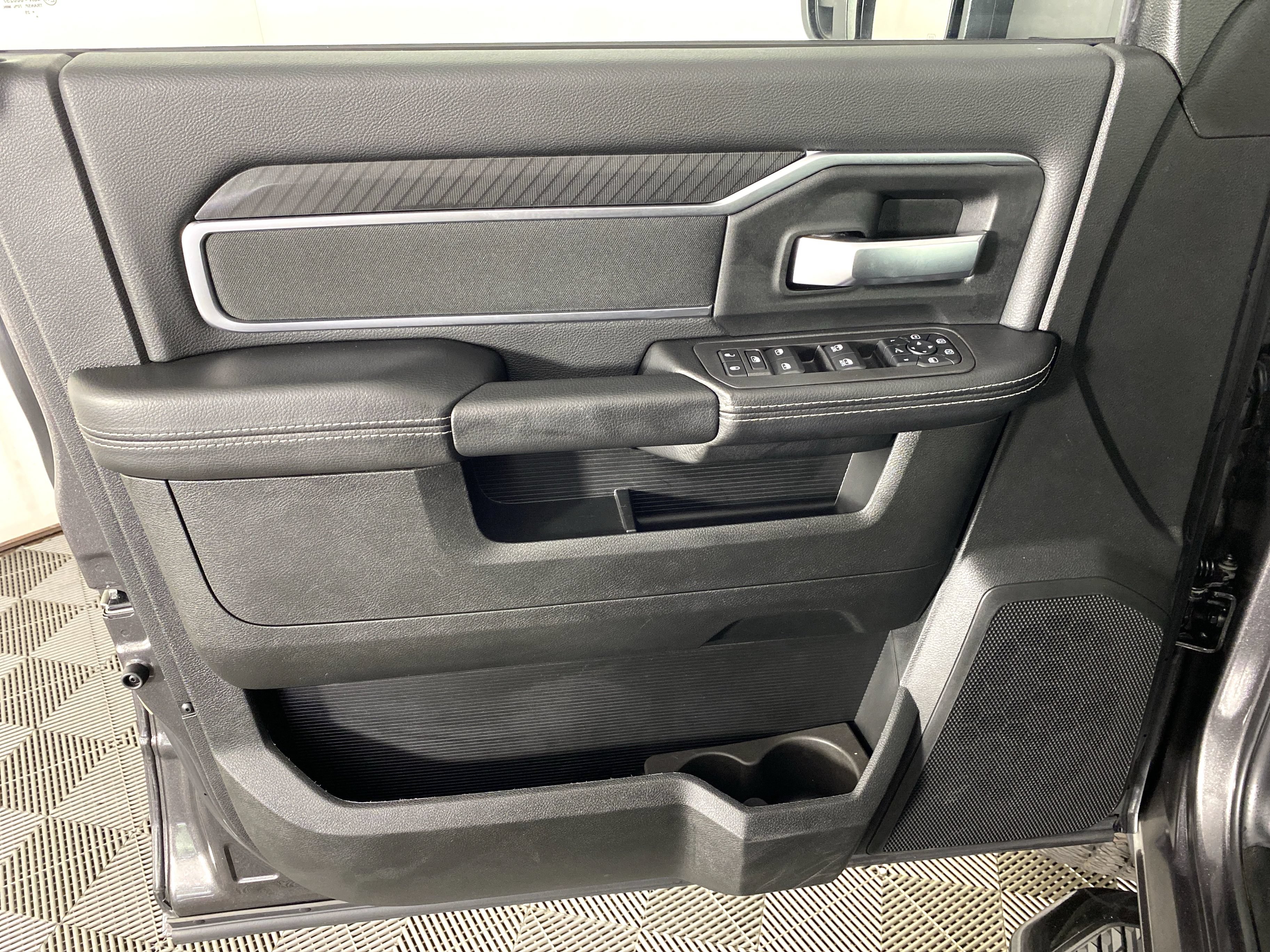 Used 2025 RAM 2500 Big Horn AWD/4WD image 13
