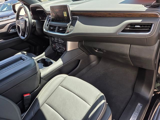 Used 2024 Chevrolet Suburban Premier AWD/4WD image 17