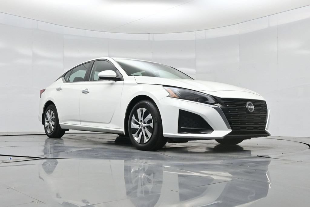Used 2023 Nissan Altima 2.5 S FWD image 2