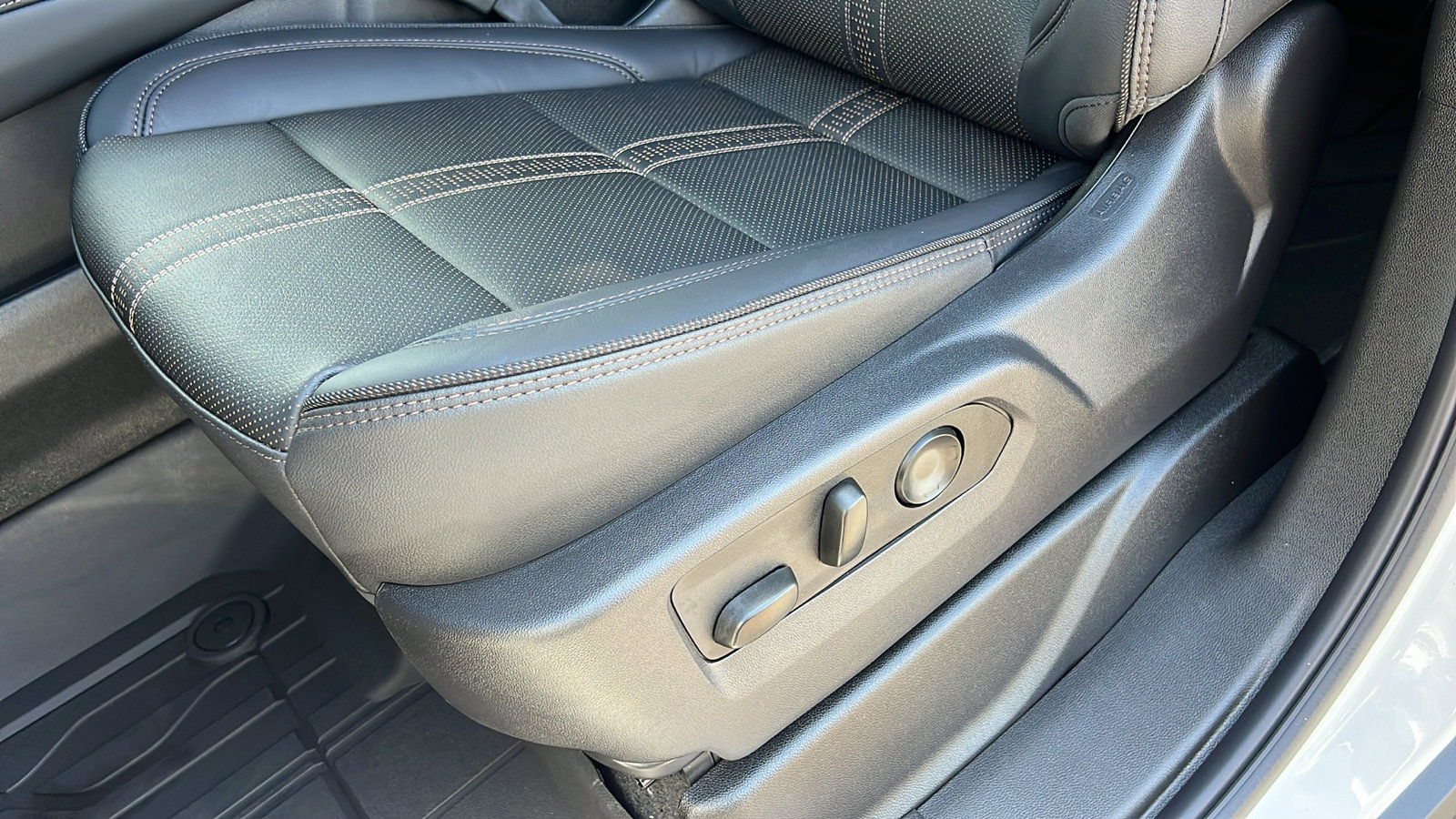 New 2025 Chevrolet Suburban High Country image 22