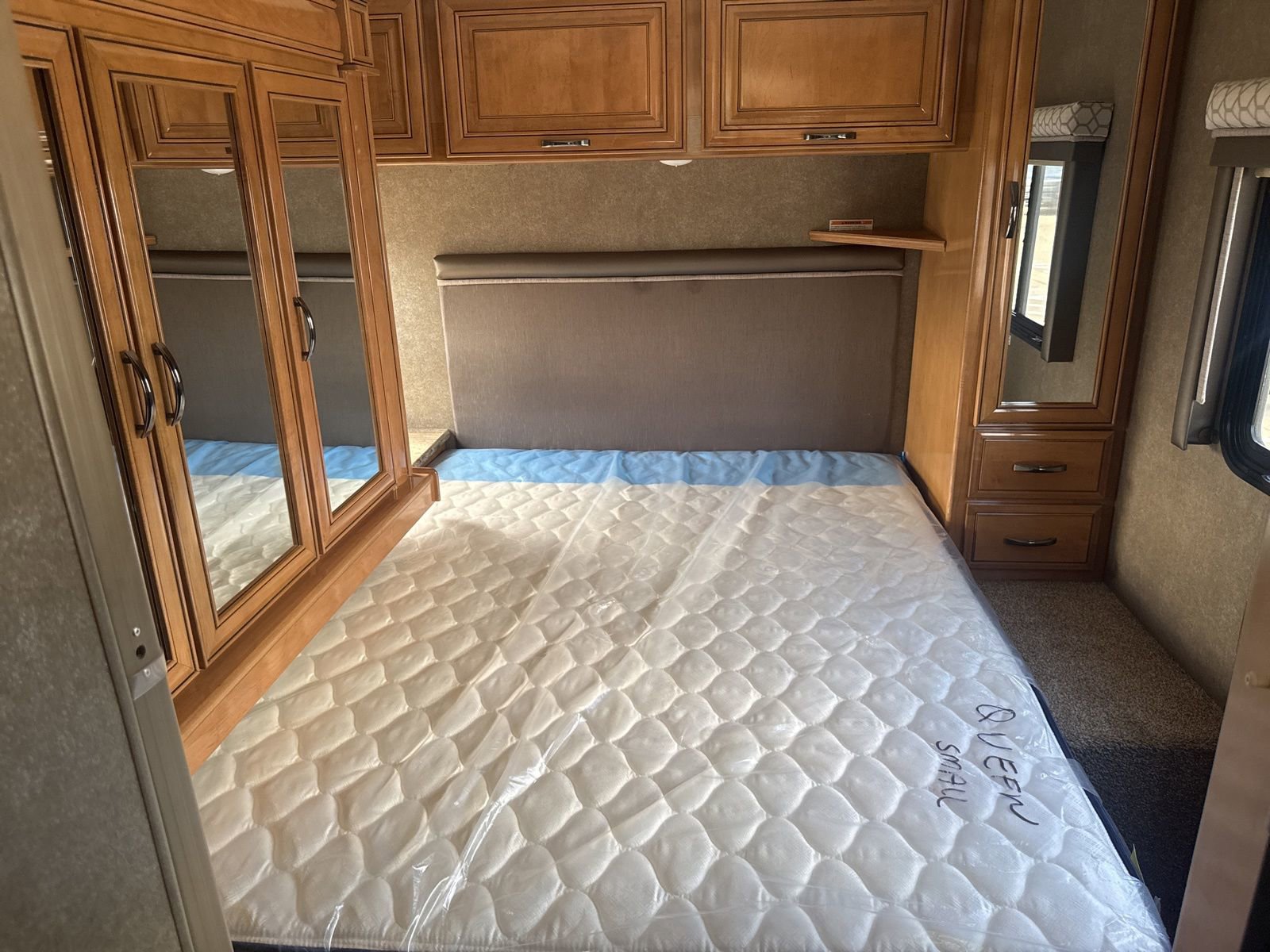 Used 2018 Ford E-450 and Econoline 450 Super Duty w/ Motorhome Prep Package RWD image 31