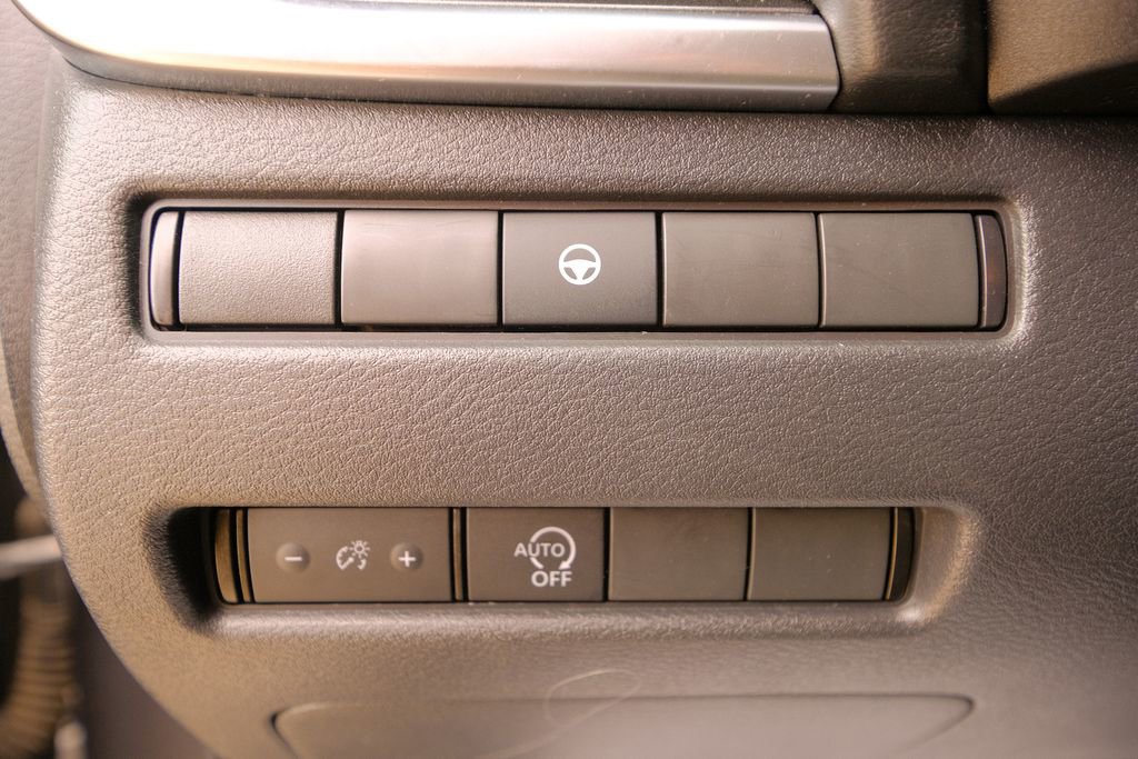 Used 2023 Nissan Rogue SV image 39