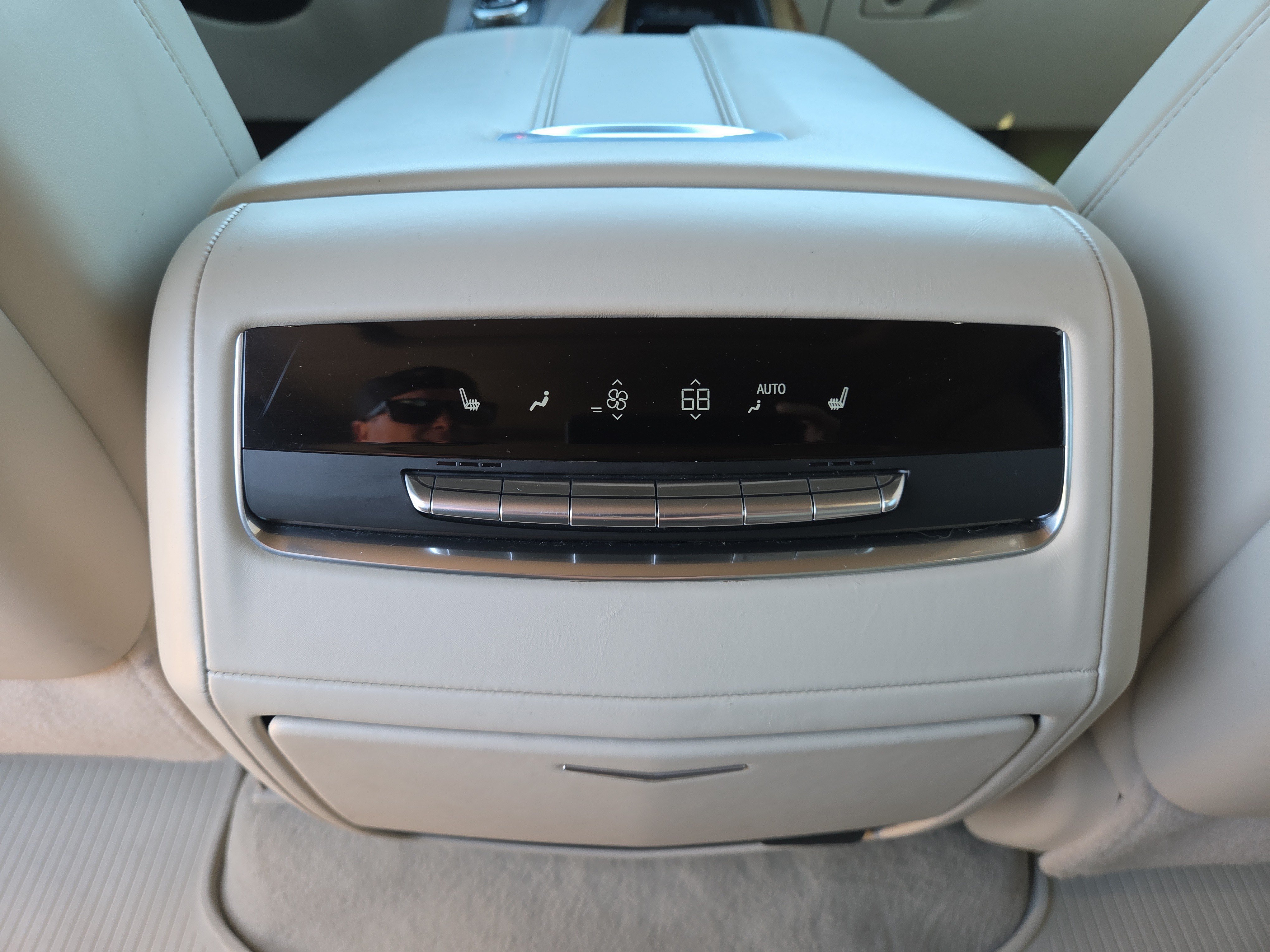 Used 2023 Cadillac Escalade Sport Platinum w/ LPO, ONYX Package AWD/4WD image 15