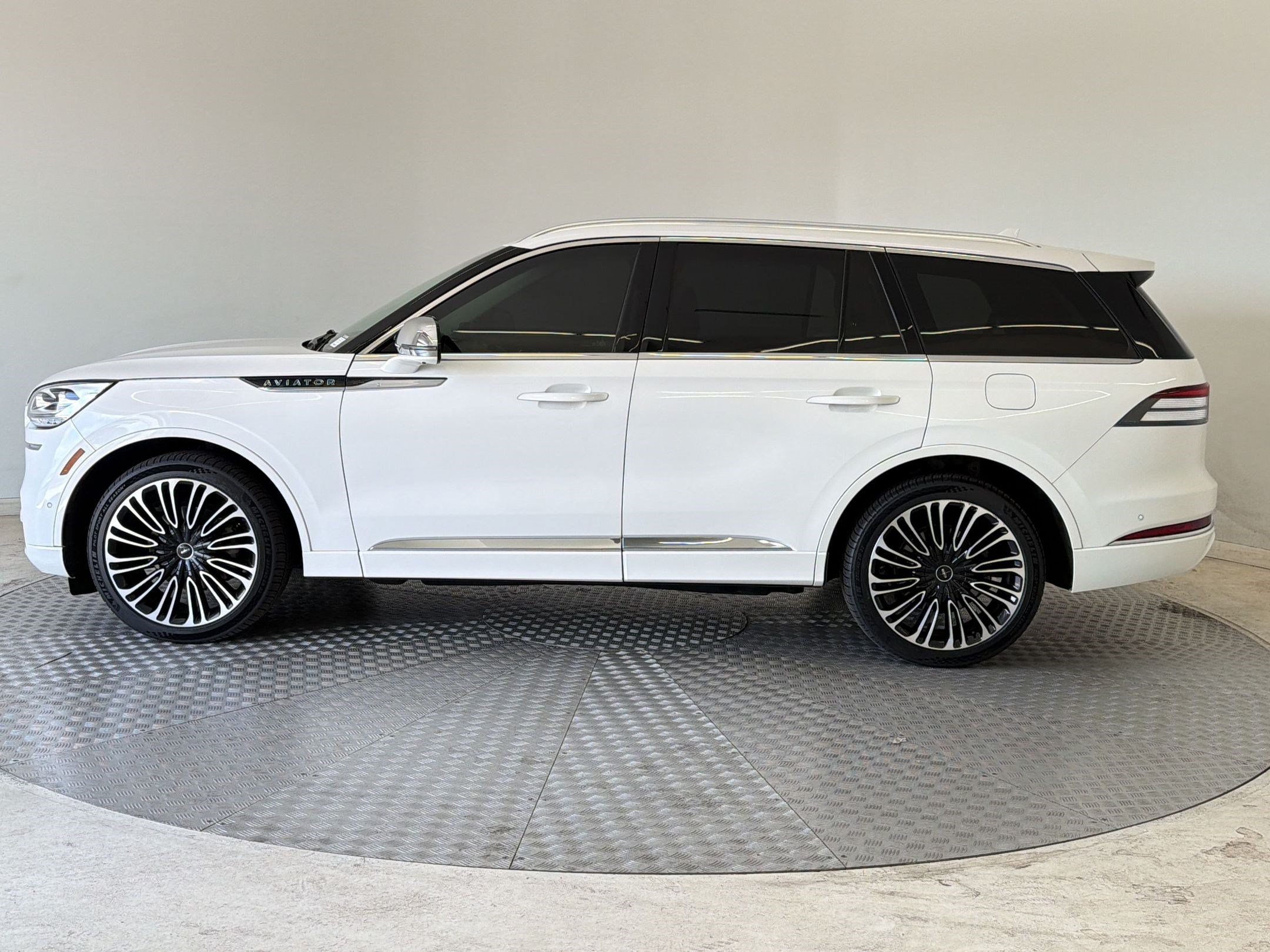 Used 2020 Lincoln Aviator Black Label w/ Dynamic Handling Package AWD/4WD image 2