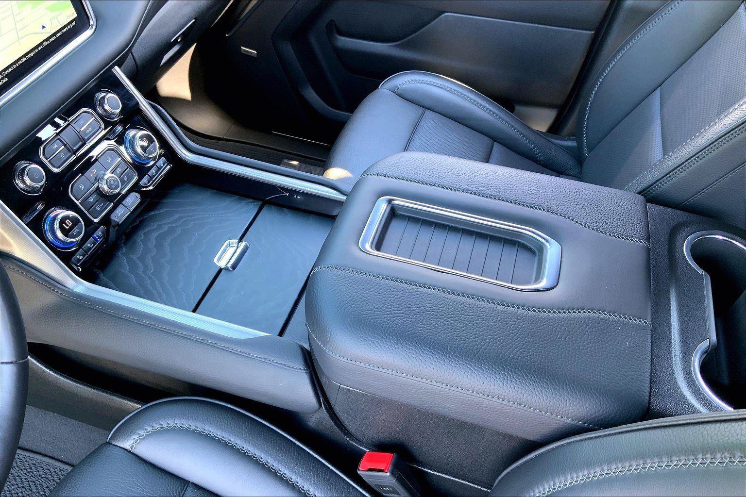 Used 2023 GMC Yukon XL Denali w/ Denali Reserve Package AWD/4WD image 16