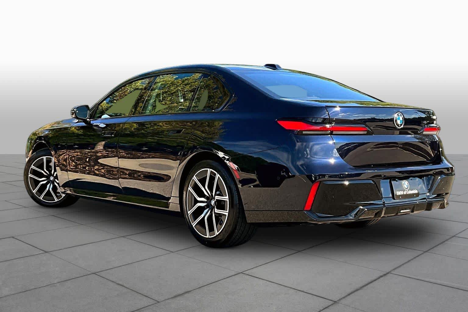 Used 2025 BMW 740i w/ Premium Package RWD image 11