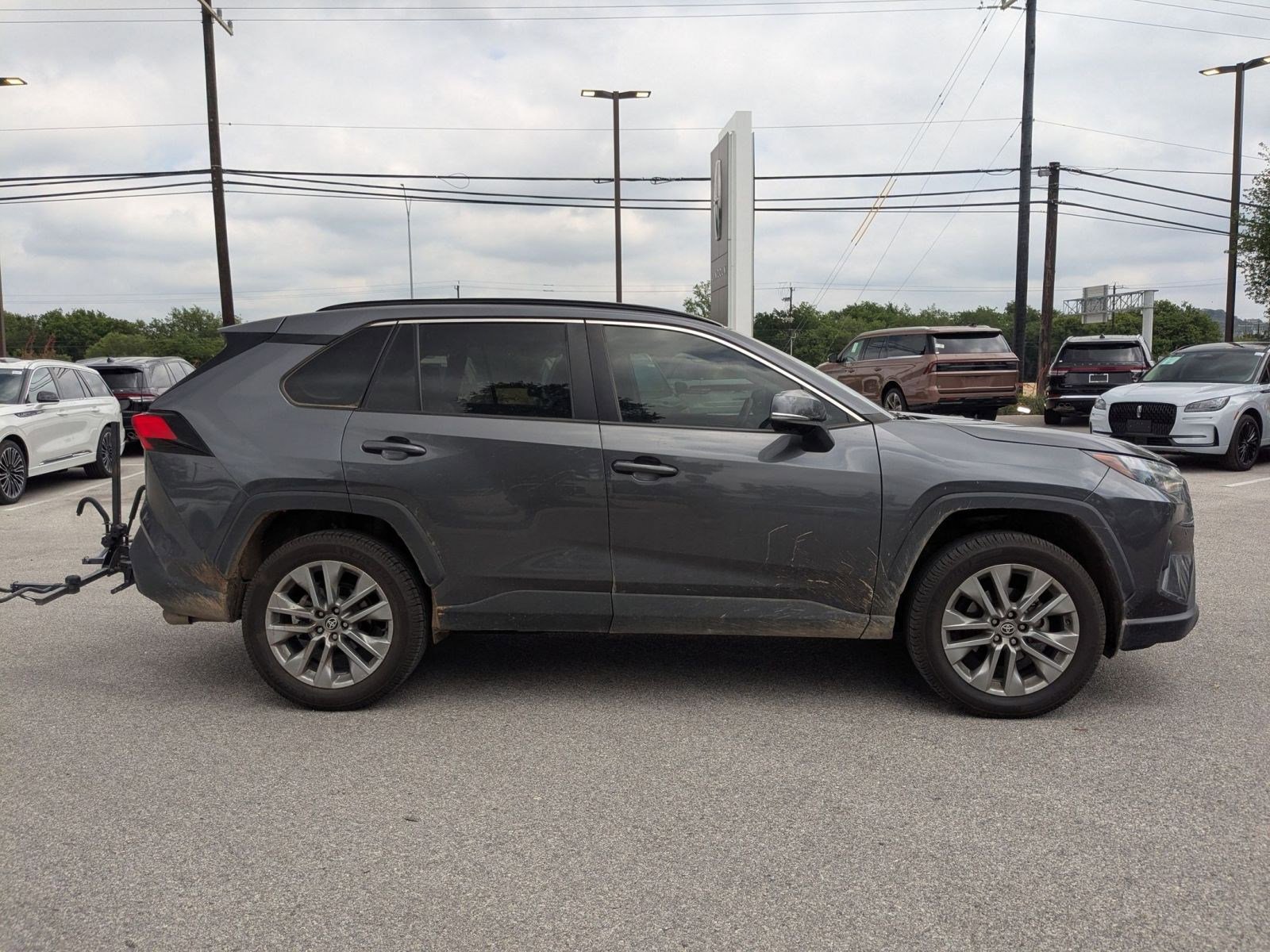 Used 2023 Toyota RAV4 XLE Premium FWD image 2