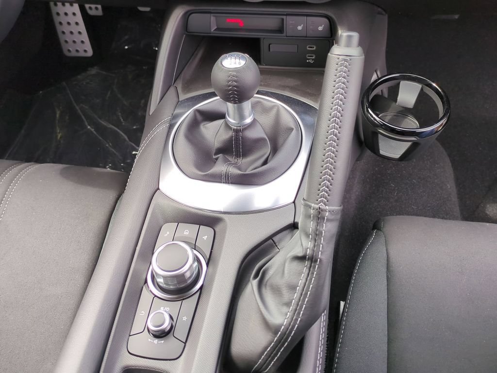 New 2026 MAZDA MX-5 Miata Club w/ Interior Package RWD image 17