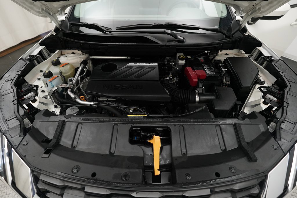 Used 2023 Nissan Rogue SV image 3