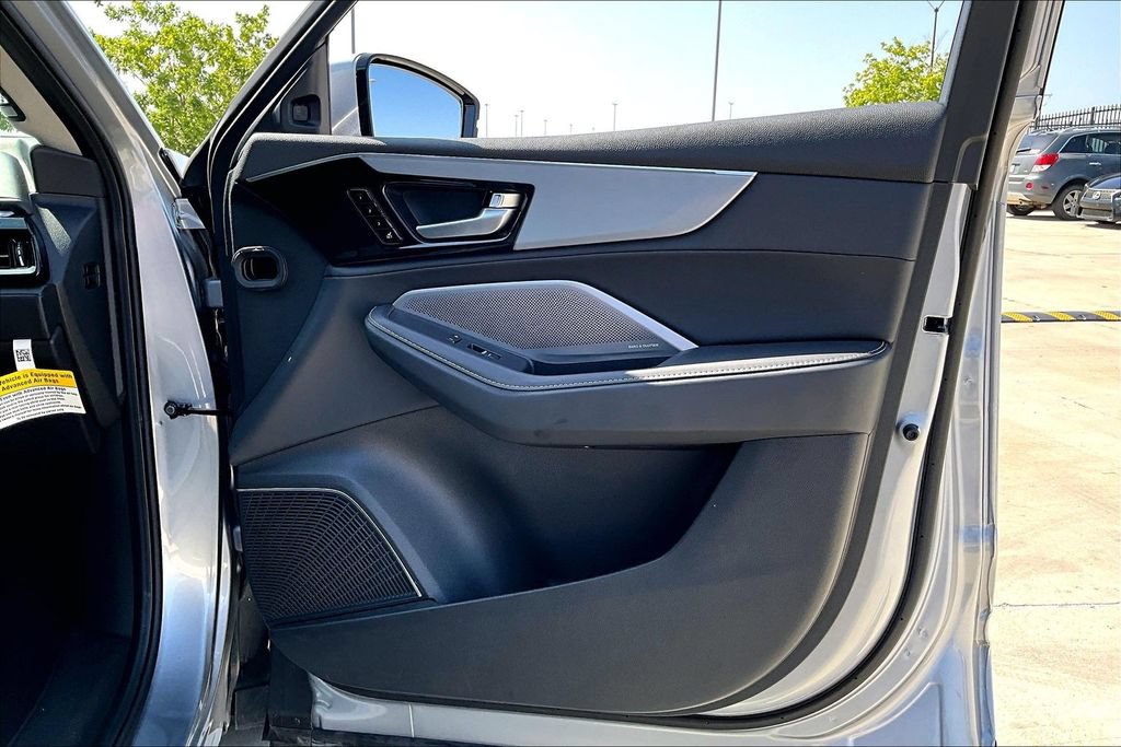 Certified 2026 Acura MDX w/ Technology Package FWD image 22