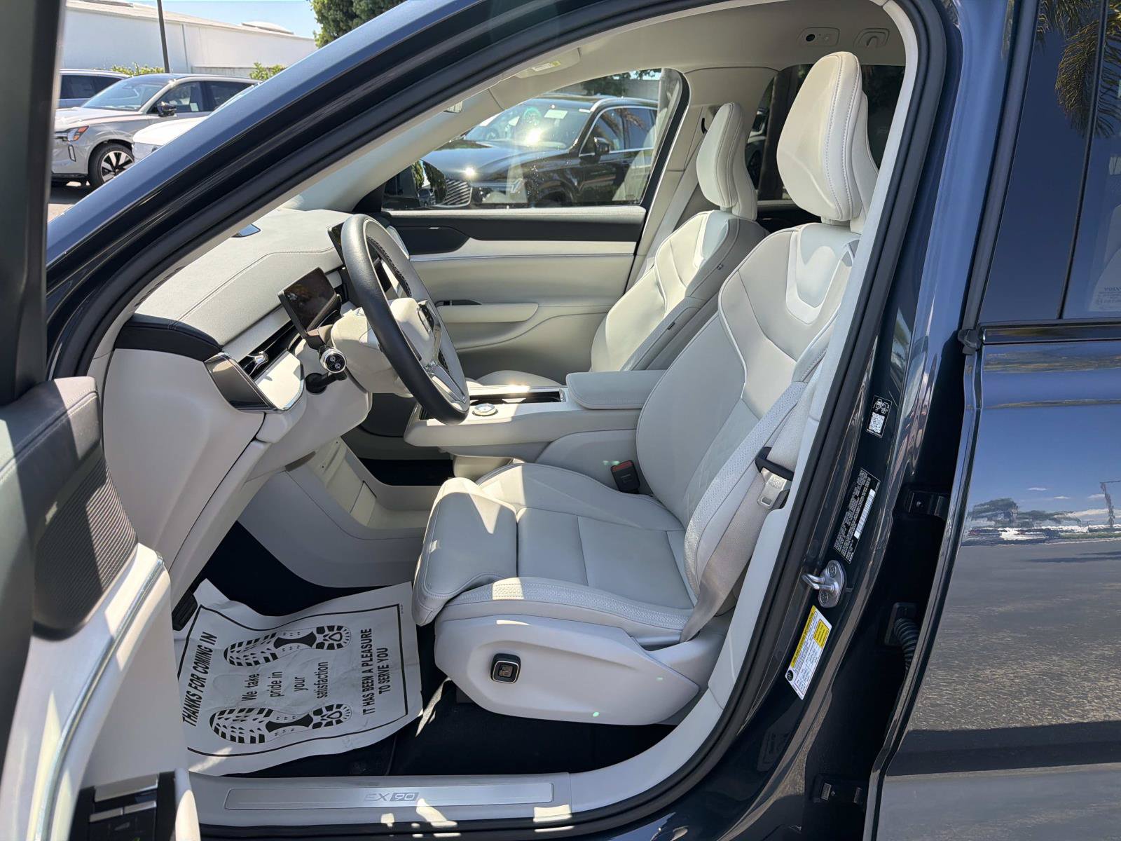 Certified 2025 Volvo EX90 Plus AWD/4WD image 16