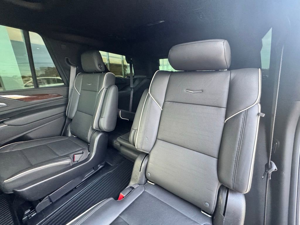 Used 2021 Cadillac Escalade Premium Luxury RWD image 17