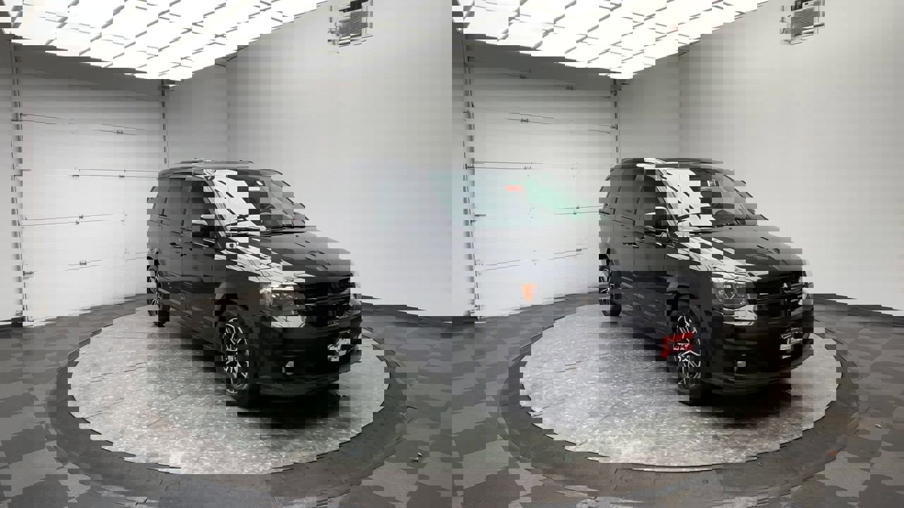 Used 2016 Dodge Grand Caravan R/T image 27