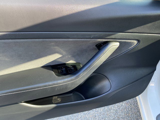 Used 2020 Tesla Model 3 Standard Range Plus image 13