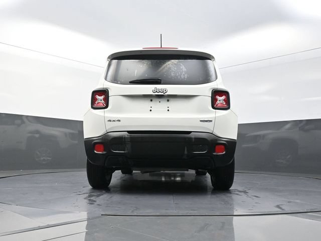 Used 2017 Jeep Renegade Latitude AWD/4WD image 36