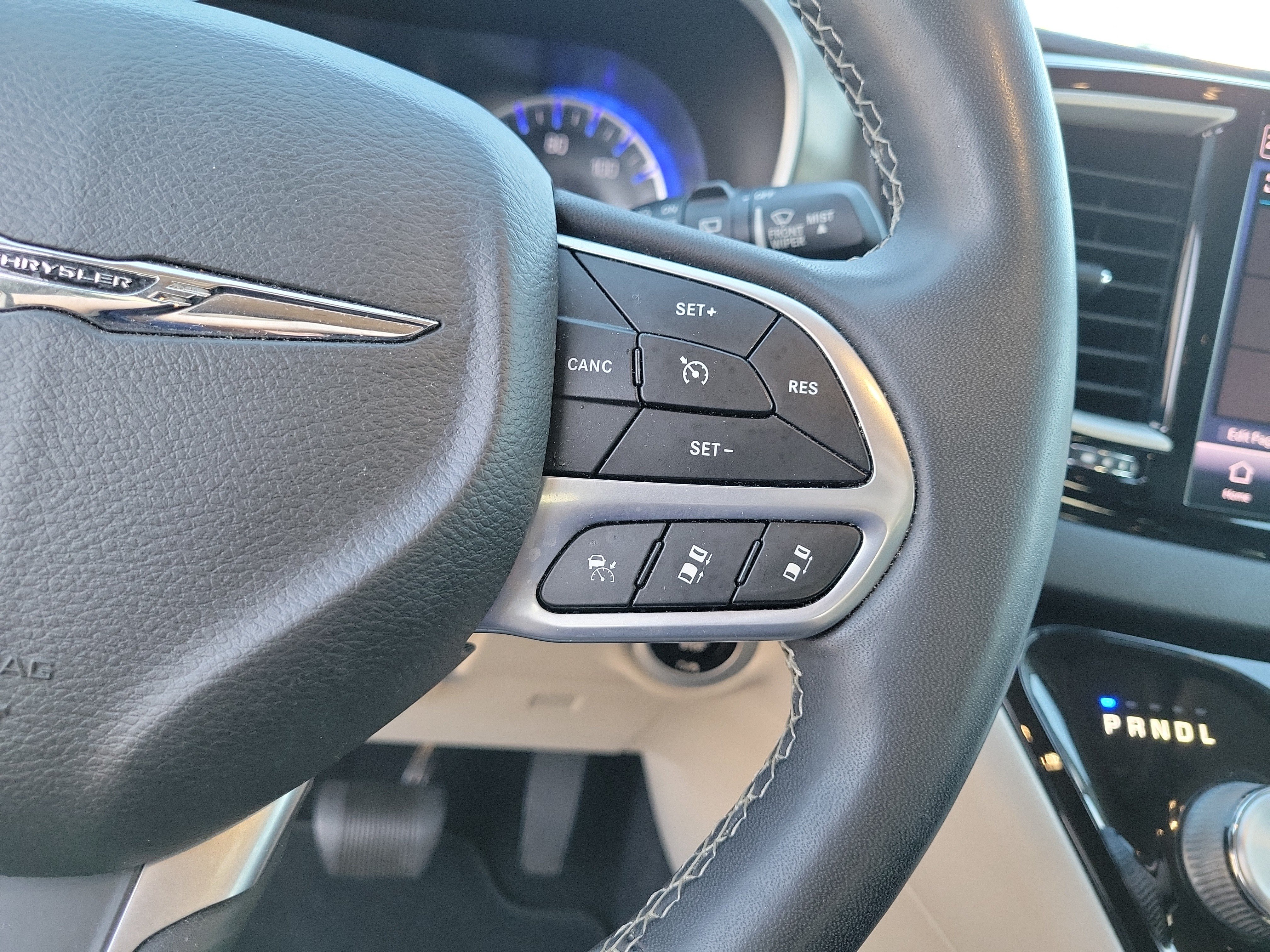 Used 2022 Chrysler Pacifica Touring-L FWD image 27