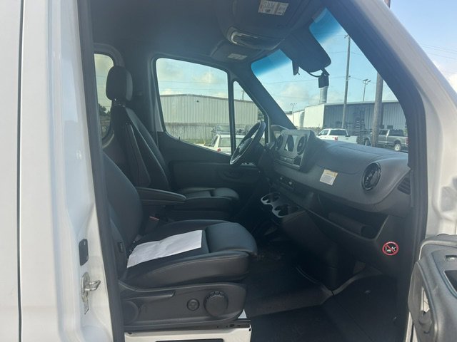 Used 2024 Mercedes-Benz Sprinter 2500 image 8