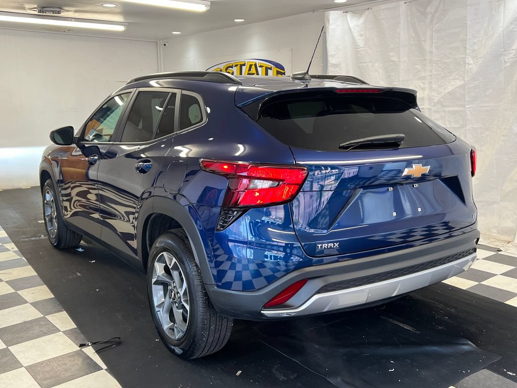 Used 2024 Chevrolet Trax LT FWD image 8