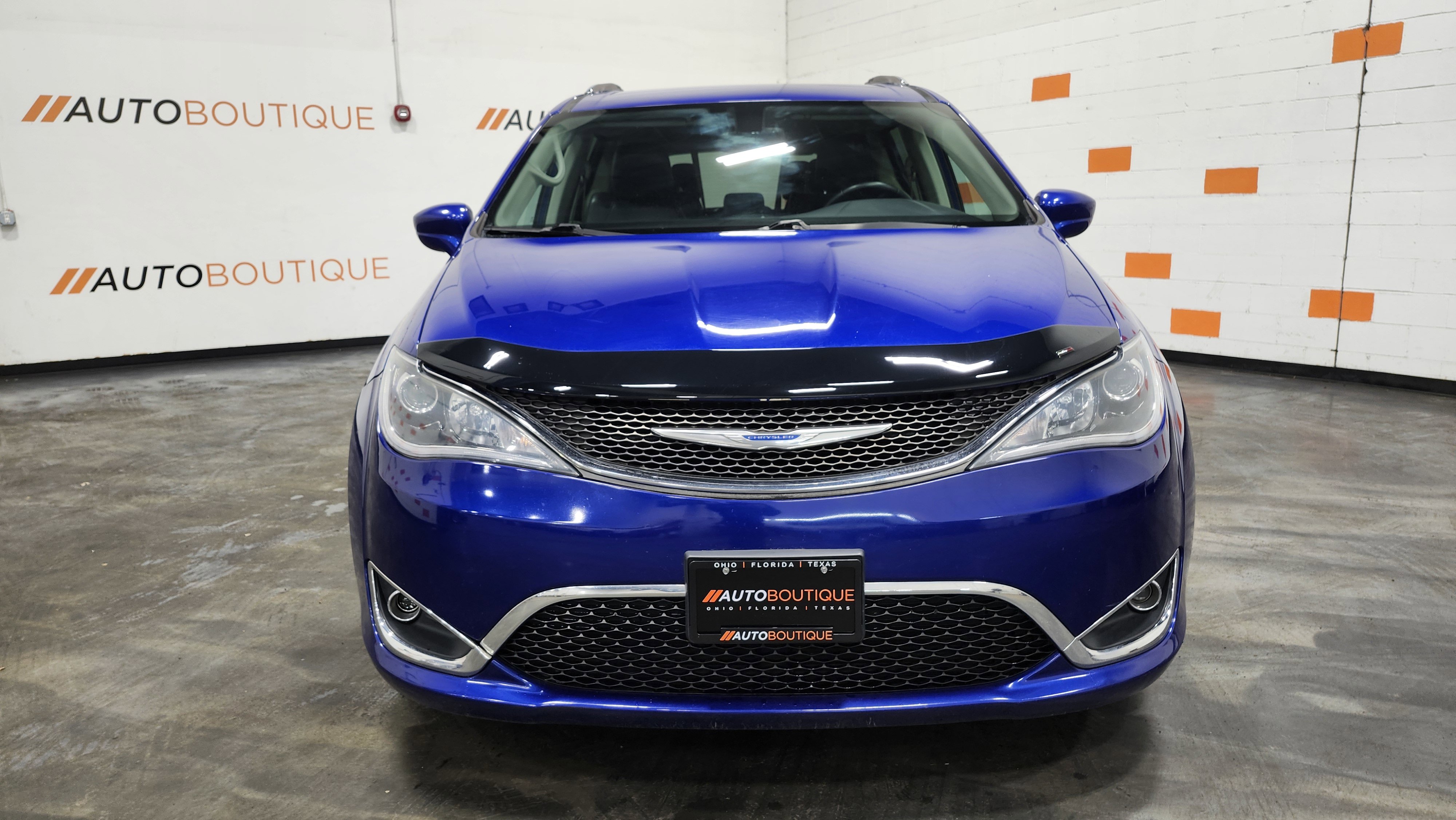 Used 2018 Chrysler Pacifica Touring-L image 11