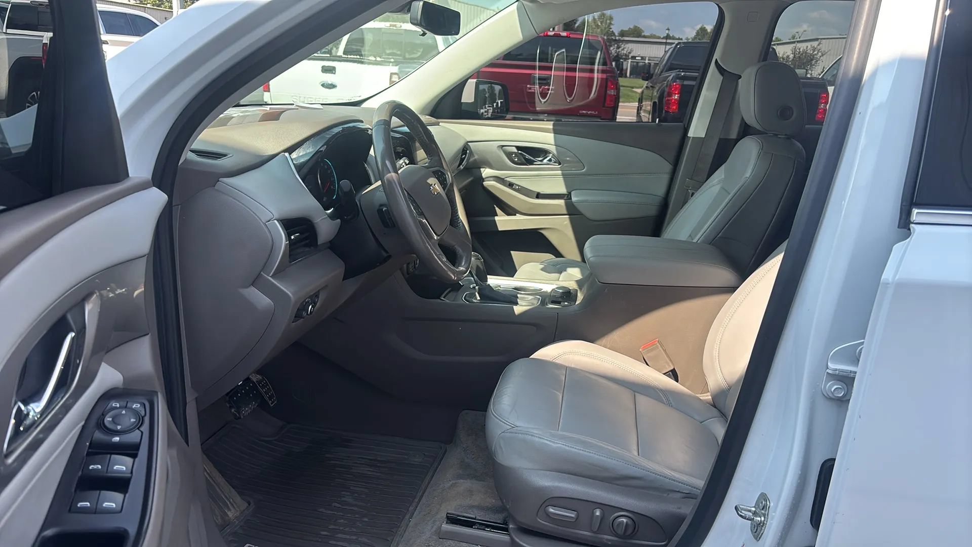 Used 2020 Chevrolet Traverse LT w/ LT Premium Package AWD/4WD image 22