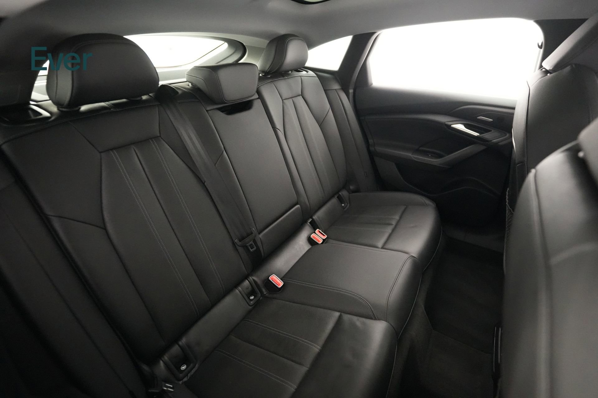 Used 2025 Audi A6 e-tron Premium Plus w/ Premium Plus RWD image 5