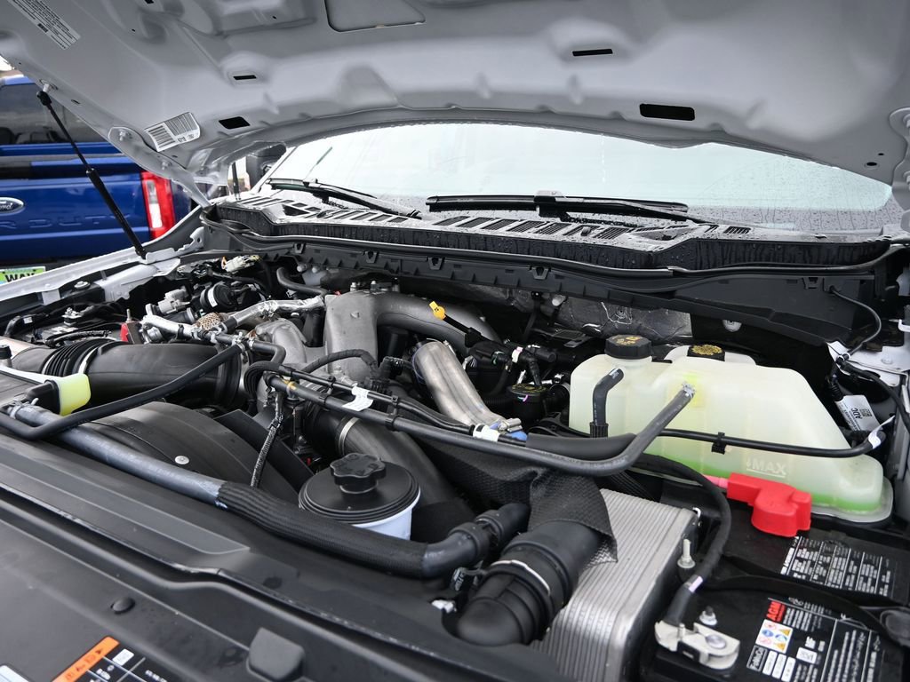 New 2026 Ford F550 4x4 Crew Cab image 4