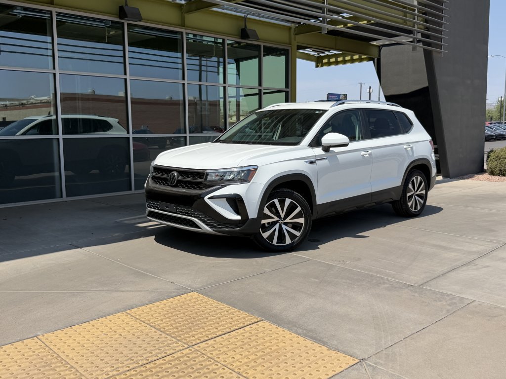 Used 2022 Volkswagen Taos SE AWD/4WD image 1
