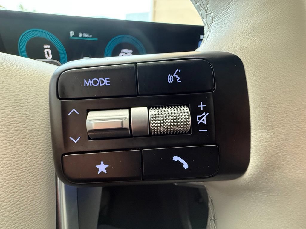 Used 2025 Hyundai Santa Fe SEL FWD image 34
