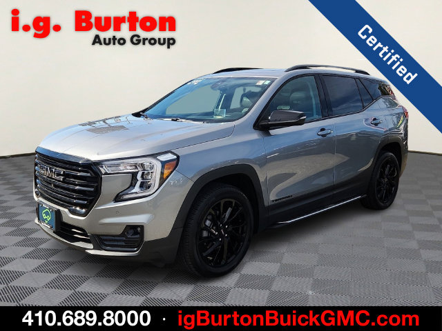 Used 2023 GMC Terrain SLT w/ LPO, 'HIT The Road' Package AWD/4WD image 3