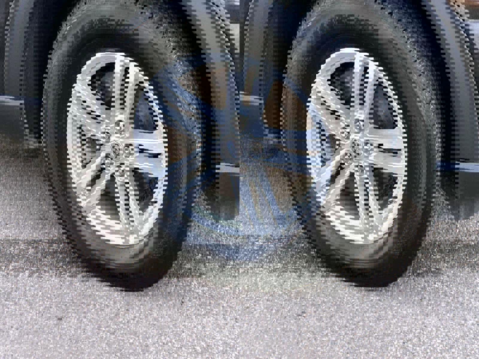 Used 2024 Ford Explorer XLT image 7