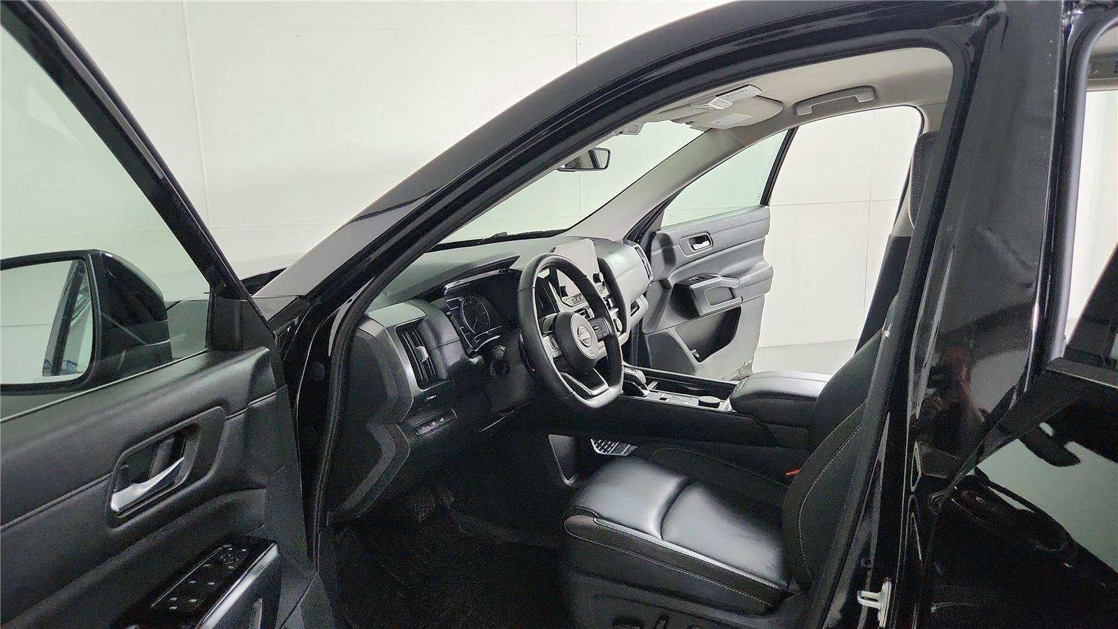 Used 2024 Nissan Pathfinder SL image 9