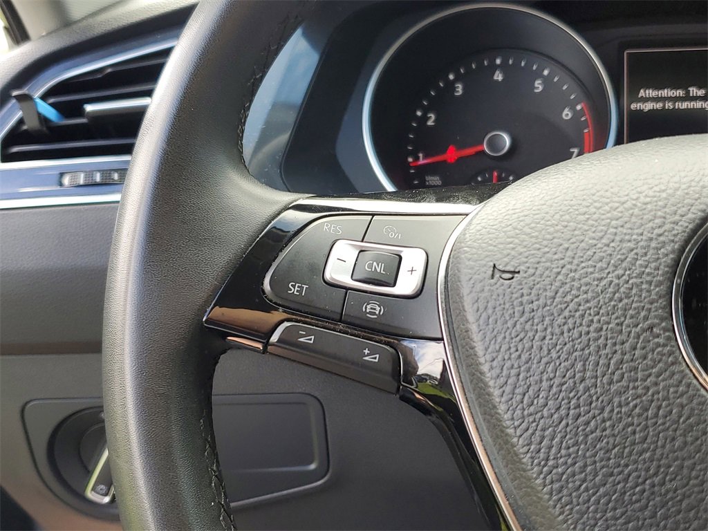 Used 2020 Volkswagen Tiguan SE image 19