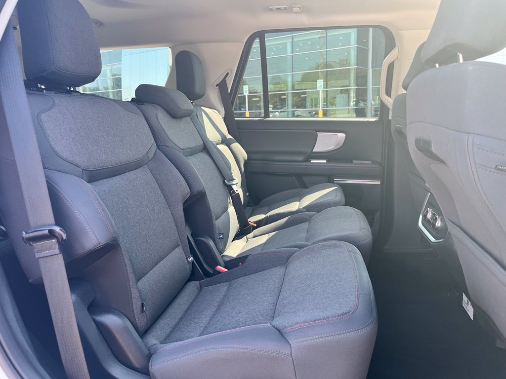 Used 2025 Ford Expedition Active RWD image 8